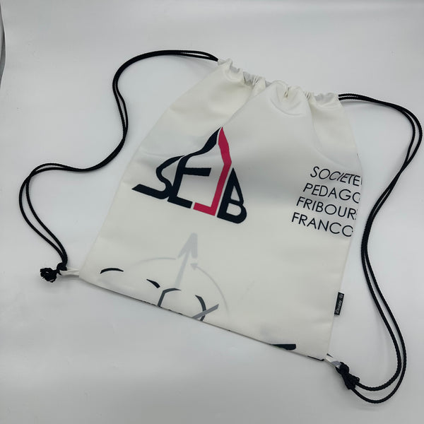 Weißer Beutel aus Recycling-Material mit Kundenlogo