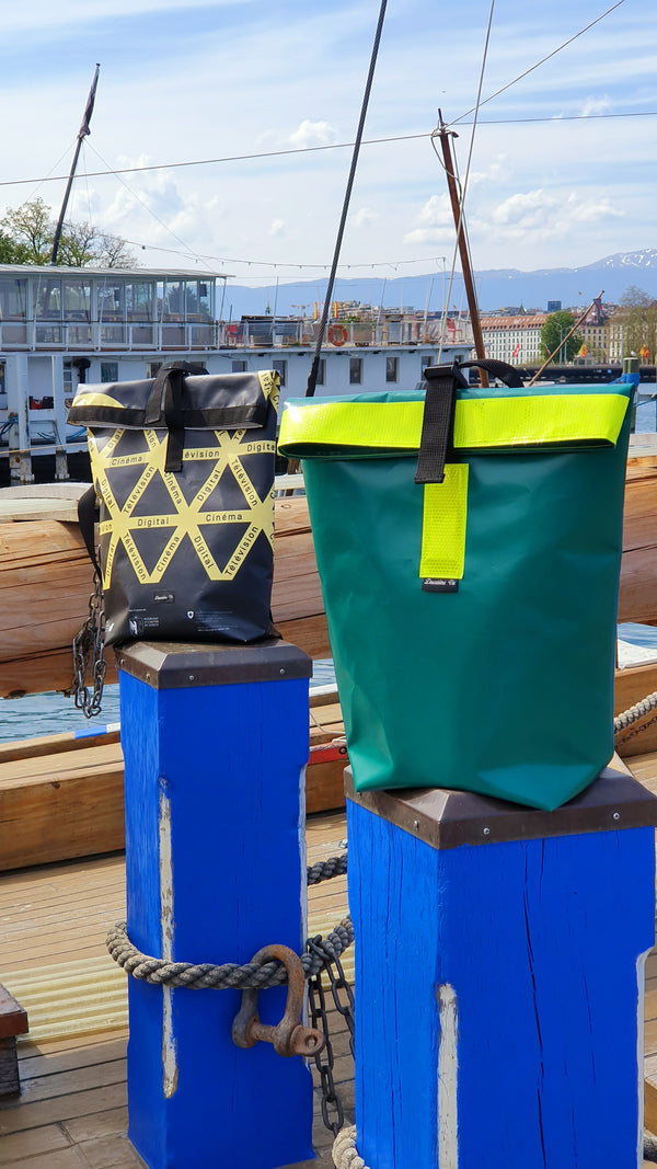 Rucksäcke aus grüner und schwarzer Recycling-Plane mit neongelben Streifen, hergestellt in Genf